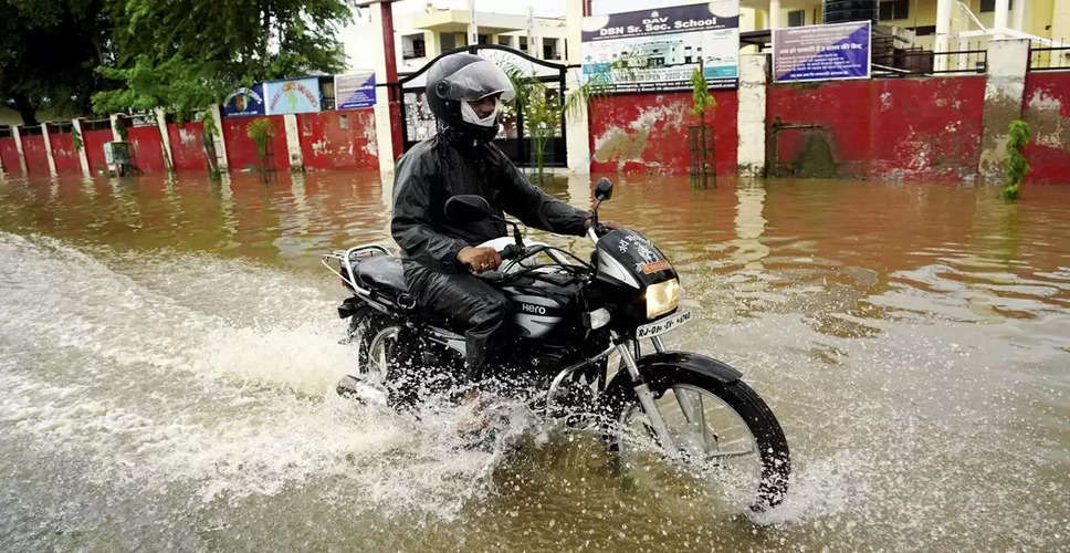 Tonk में 9 साल बाद जमकर बारिश, 20 बस्तियां हुई जलमग्न, सड़कें बंद