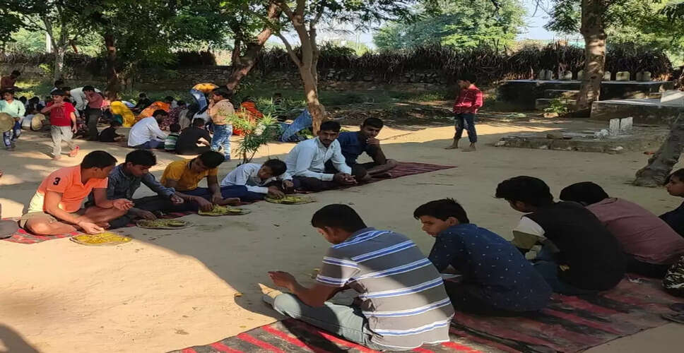 Karoli&nbsp;अन्नकूट महोत्सव में भक्तों ने पाई प्रसादी, सजाई झांकी&nbsp;