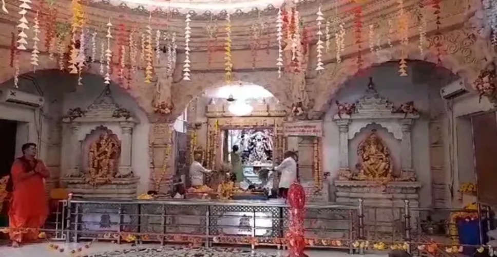 Banswara त्रिपुर सुंदरी मंदिर में दर्शनों के लिए सुबह 4 बजे से ही भक्तों की लगी कतार 