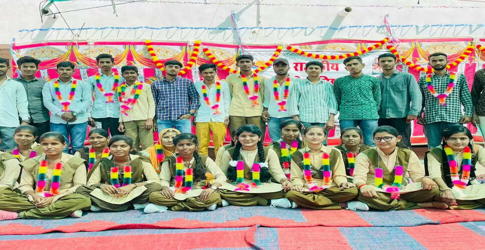 Jaisalmer&nbsp;में विद्यालयों में वार्षिकोत्सव एवं विदाई समारोह कार्यक्रम में प्रतिभाओं एवं भामाशाहों का किया या सम्मानित