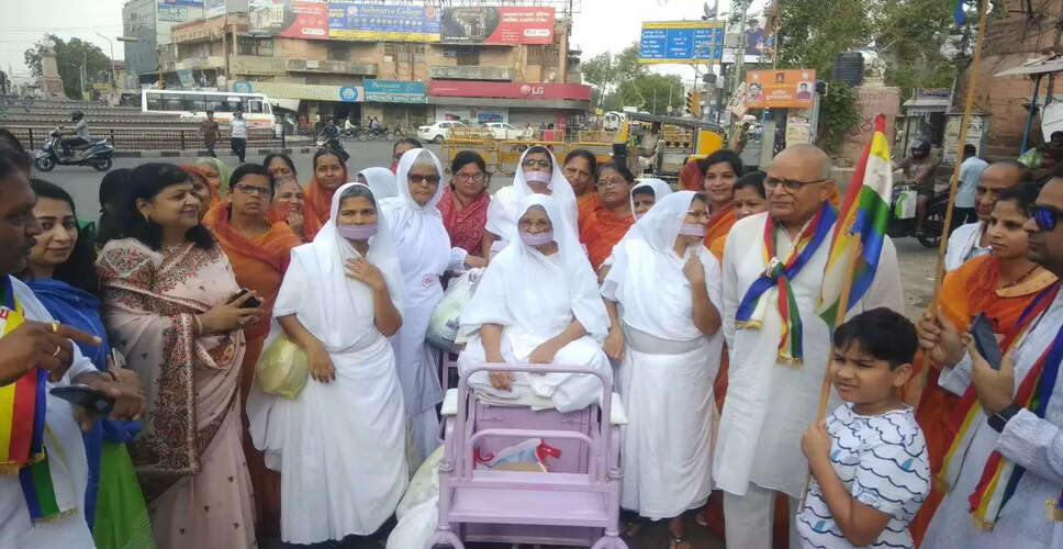 Barmer मुमुक्षु रवीना के दीक्षा समारोह में साध्वी ने शहर में किया प्रवेश&nbsp;