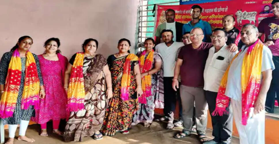 Sriganganagar लोगों को 50 तुलसी के पौधे गमलों सहित वितरित किए गए