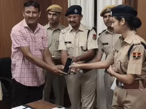 35 लाख रुपए के 207 गुम मोबाइल उनके मालिकों को लौटाए, चेहरे पर लौटी खुशी