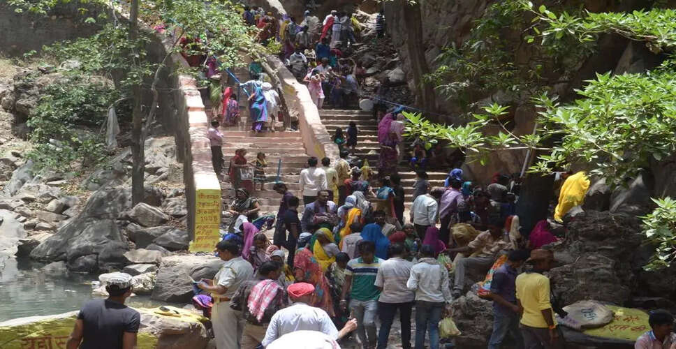 Pratapgarh&nbsp;गर्मी से राहत की उम्मीद, सीतामाता अभयारण्य में लोग पहुंचने लगे&nbsp;