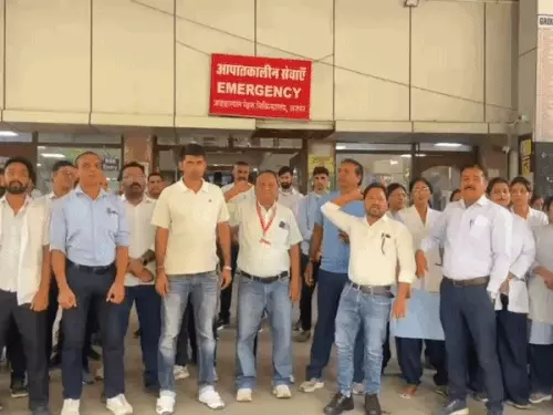 अजमेर के JLN अस्पताल में नर्सों का हंगामा, 6 महीने से वेतन नहीं मिलने पर किया प्रदर्शन; 2 घंटे कार्य बहिष्कार