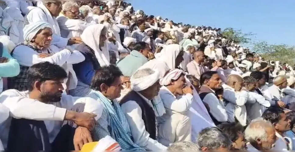 जुर्माना नहीं भरा तो Karauli जिले में पूरे गांव का कर दिया बहिष्कार, जानिए का है क्या है मीणा महापंचायत से जुड़ा ये सनसनीखेज मामला ?&nbsp;