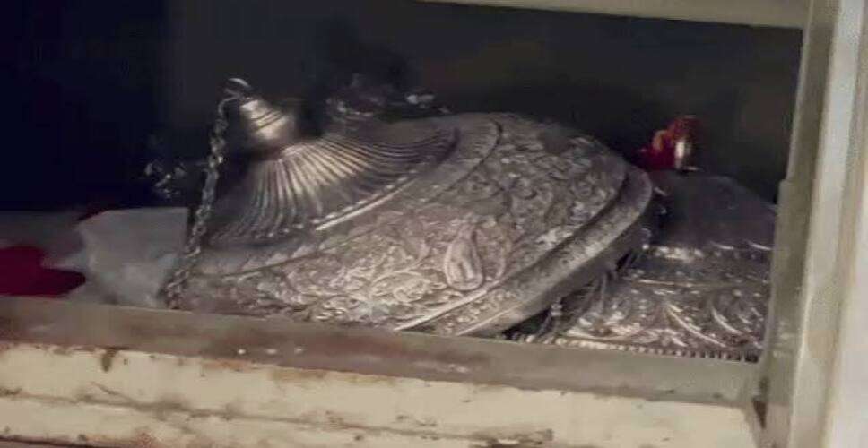 कोटा में चांदी के 13 छत्र बेचने के मामले पर विवाद: समिति अध्यक्ष बोले- बेचने की कोशिश नहीं, बदले में बड़ा छत्र और पायजेब बनवाने की थी योजना
