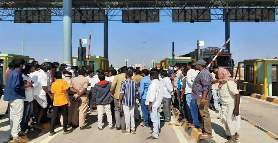 Rajasthan Breaking News: भरतपुर में टोल नाके पर बदमाशो ने मचाया उत्पात, फायरिंग करते हुए टोल कर्मियों से की जमकर मारपीट