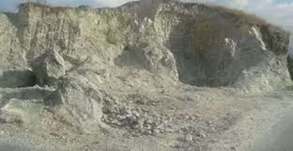 Rajsamand माफियाओं ने खोद डाली केलवा की पहाड़ी, शिकायत के बाद भी एक्शन नहीं 