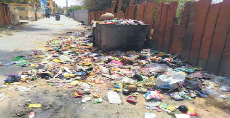 Ajmer लाखों की लागत से लगे डस्टबिन, फिर भी सड़कों पर फैला कचरा