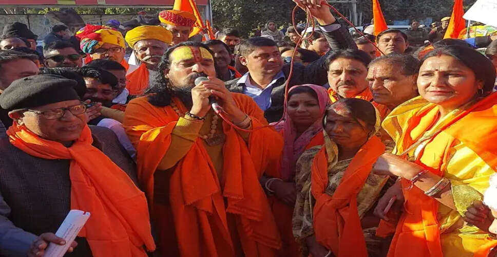 Karoli&nbsp;बांग्लादेश में अल्पसंख्यकों पर हो रहे हमलों का विरोध, सौंपा ज्ञापन