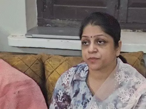 भरतपुर के बिहारी जी मंदिर में चढ़ाया हीरा गायब होने का दावा, 6 महीने बाद मूर्ति पर मिला कांच का टुकड़ा