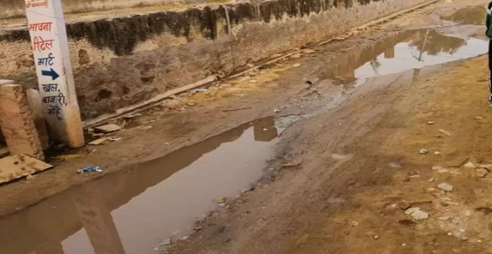 Banswara बस्सी चंदन सिंह में 4 माह से पानी की निकासी नहीं, लोग परेशान