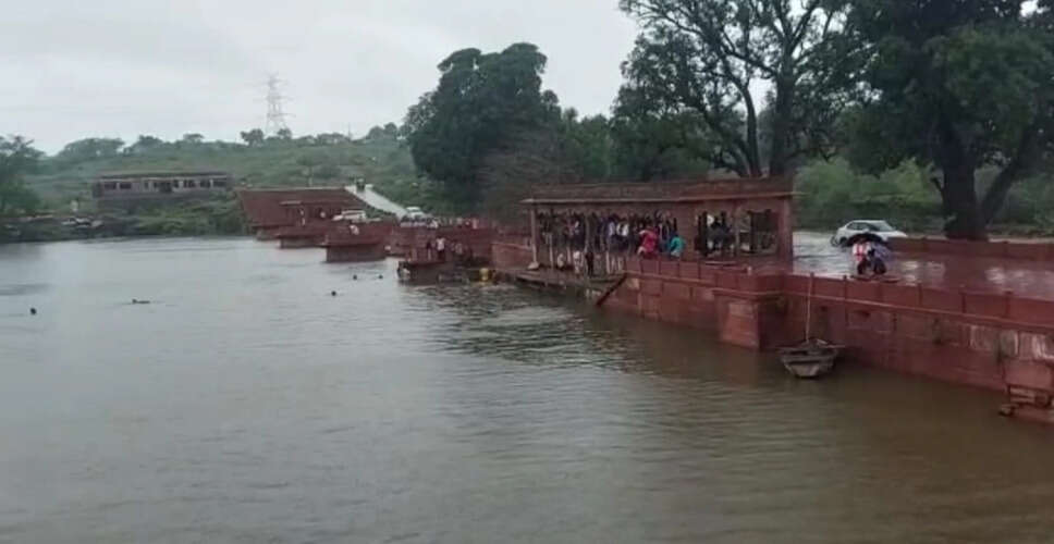 Karoli&nbsp;के प्रसिद्ध रणगमा तालाब का तटबंध क्षतिग्रस्त, नाला भी अवरुद्ध