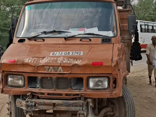 श्रीगंगानगर नगर परिषद गांवों में छोड़ रही आवारा पशु, ग्रामीणों ने बीच रास्ते में रोका ट्रक; बोले- शहर में छोड़ देंगे हजारों जानवर