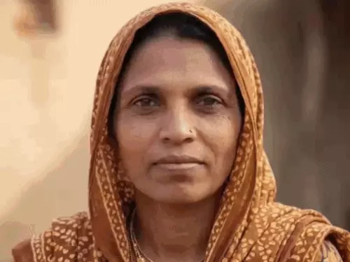 अलवर में महिला ने ट्रेन के आगे कूदकर किया सुसाइड: जटियाणा के पास हुआ हादसा, छोटे बच्चों का रो-रोकर बुरा हाल
