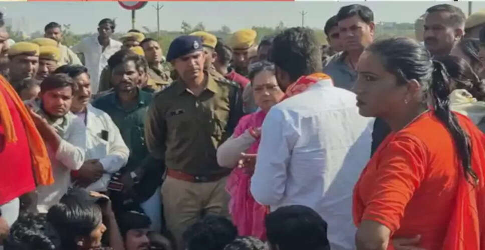 कोटा में हैंगिंग ब्रिज पर हंगामा, गोरक्षकों और बजरंग दल कार्यकर्ताओं ने पूर्व सीएम वसुंधरा राजे का काफिला रोका