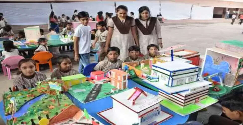 Tonk&nbsp;विज्ञान मॉडल प्रदर्शनी व संगोष्ठी में विजेताओं को सम्मानित कर उनके उज्जवल भविष्य की कामना की