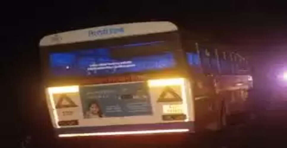 उदयपुर-पिंडवाड़ा नेशनल हाइवे पर रोडवेज बस अनियंत्रित होकर सड़क से नीचे गिरी, यात्रियों की सांसे थम गई