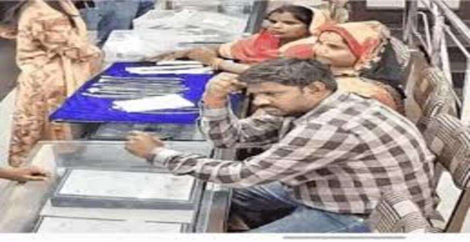 अजमेर में ज्वेलरी शॉप से साढ़े 4 लाख की दो सोने की चेन चोरी, ग्राहक बनकर आए बदमाश फरार