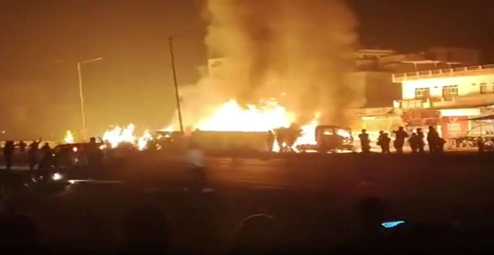 राजस्थान: नेशनल हाईवे पर कोयला ट्रेलर में भीषण आग, चालक जिंदा जला &mdash; पुलिस जांच में लापरवाही और तेज रफ्तार कारण मान रही