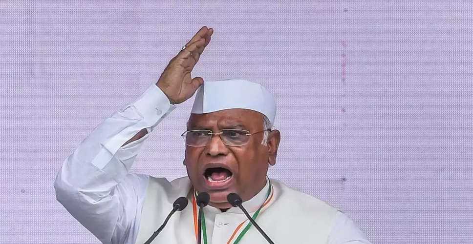 Congress President Election: 24 साल बाद गैर गांधी बना कांग्रेस का राष्ट्रीय अध्यक्ष, मल्लिकार्जुन खड़गे ने शशि थरूर का हराकर दर्ज की जीत