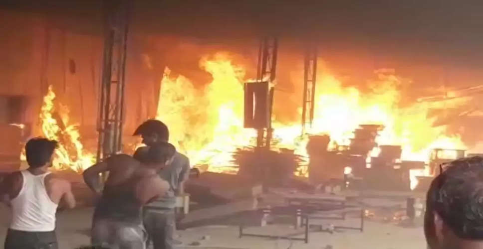 Rajasthan Breaking News: चूरू में हैंडीक्राफ्ट फैक्ट्री में लगी भीषण आग, फैक्ट्री में करीब दो करोड़ रुपए का सामान जलकर खाक