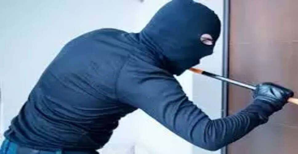 Karoli&nbsp;एक रात में चोरी की 6 वारदात, नकदी, लाखों के आभूषण पार