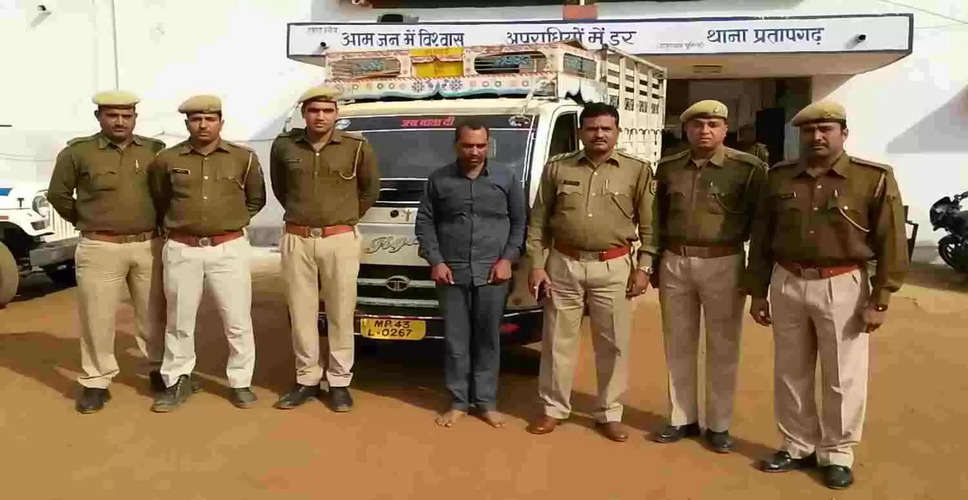 Pratapgarh नाकाबंदी तोड़ पुलिस से मारपीट कर फरार आरोपी को पुलिस ने दबोचा 