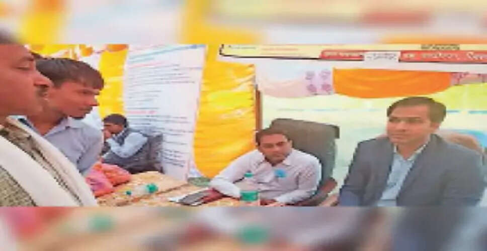 Karoli में एसडीएम से किसान बोले, 267 रु. वाला यूरिया का कट्&zwnj;टा 350 रु. में बेच रहे