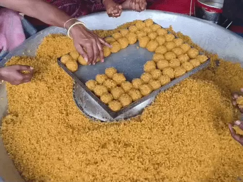 स्वतंत्रता दिवस के लिए तैयार 4500 किलो लड्डू, 43 हजार बच्चों तक पहुंचेगी आजादी की मिठास