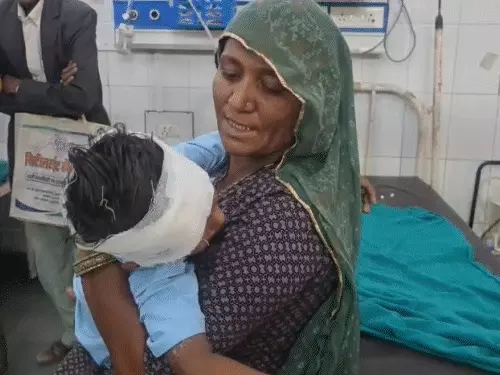 बाड़मेर में स्कूल की क्लास में गिरा पंखा, दो छात्र घायल