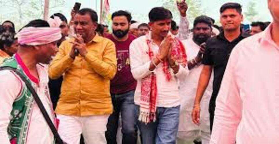 डूंगरपुर में भारत आदिवासी पार्टी का विरोध प्रदर्शन, सांसद राजकुमार रोत के समर्थन में उतरे कार्यकर्ता