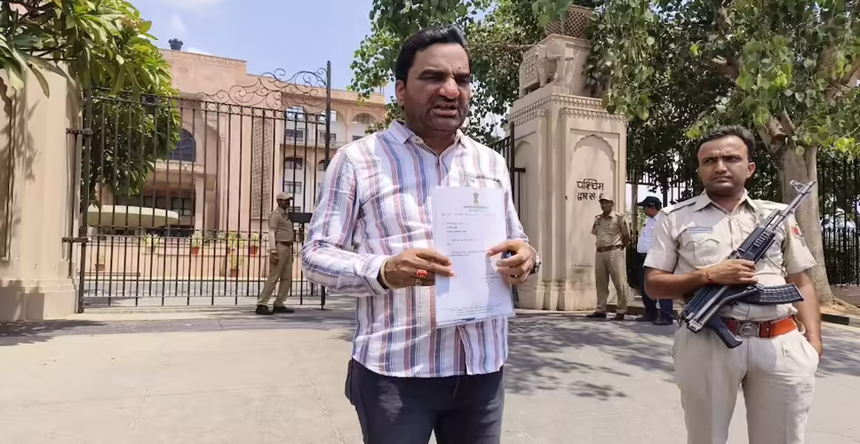 नागौर सांसद हनुमान बेनीवाल ने बॉलीवुड सितारों पर साधा निशाना, नेशनल अवॉर्ड लौटाने की मांग