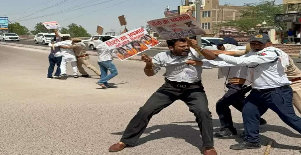 बीकानेर में सीएम की सुरक्षा व्यवस्था सवालों के घेरे में!&nbsp;कांग्रेस नेताओं ने किया काफिले में प्रवेश, तिरंगे के अपमान पर भड़के विधायक