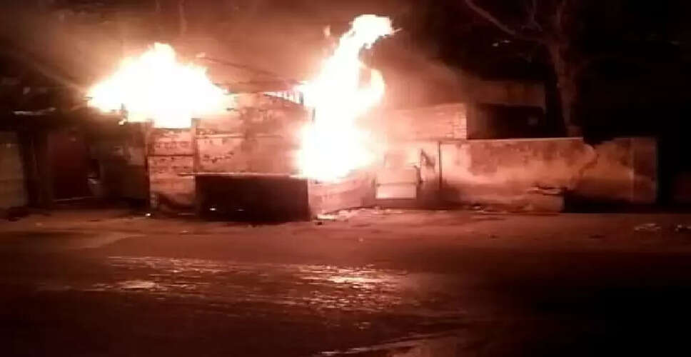 Bhilwara&nbsp;में शार्ट शर्किट से दो दुकानों में लगी आग, 20 लाख रुपये का जला सामान, 2 घंटे बाद पहुंची दमकल