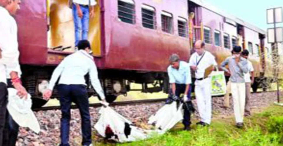 Kota एक नाबालिग और एक युवक ने ट्रेन के आगे कूदकर की आत्महत्या, रिपोर्ट दर्ज