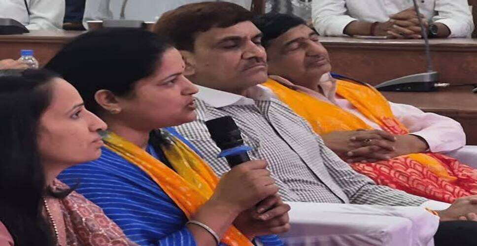 CM बोले- प्लास्टिक खेतों तक पहुंचकर मिट्टी को पहुंचाता है नुकसान, बर्तन बैंक मॉडल को बताया मददगार