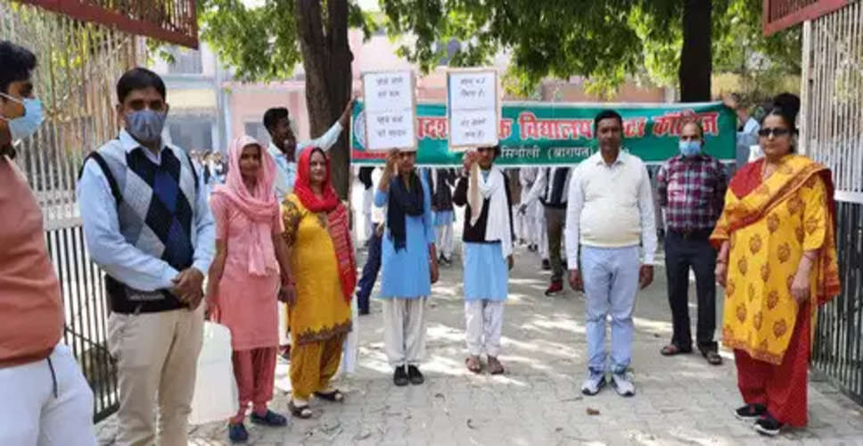 Banswara लियो कॉलेज के विद्यार्थियों ने डांगपाड़ा में निकाली मतदाता जागरूकता रैली 