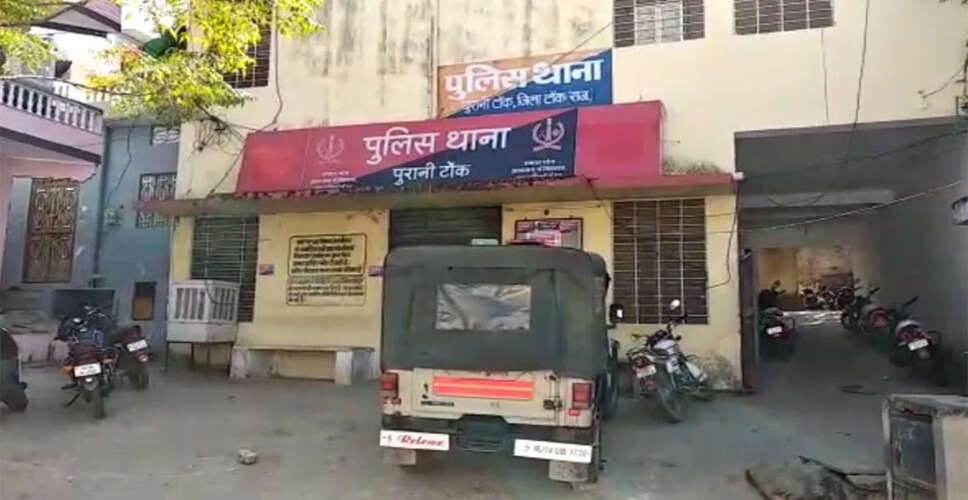 होटल में जुआ खेलते पकड़े गए 5 लोग, पुलिस और डीएसटी की संयुक्त कार्रवाई में 71 हजार रुपये बरामद