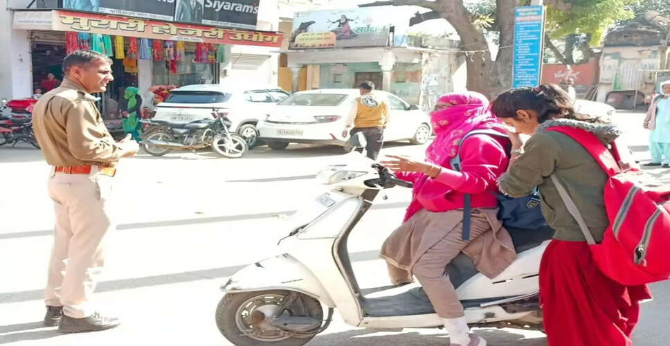 Karoli&nbsp;पुलिस ने शुरू किया 'हेलमेट पहनो, जीवन बचाओ' अभियान