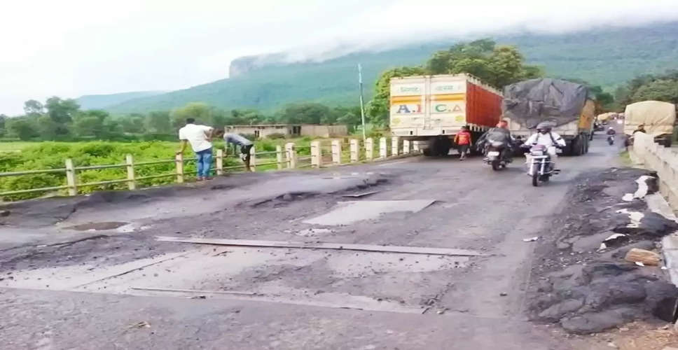 Bharatpur में 11.41 करोड़ रुपए की लागत से क्षतिग्रस्त हुई दो सड़कों और पांच पुलियाओं का होगा निर्माण