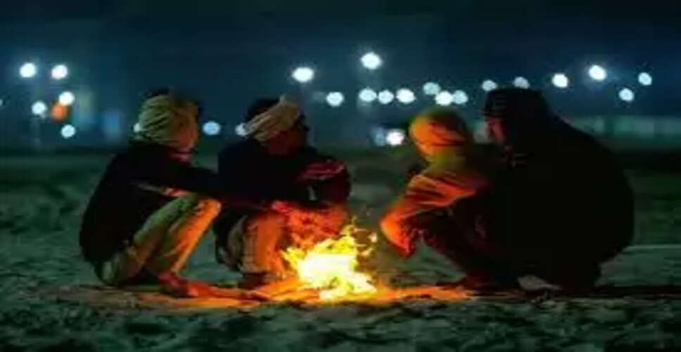 Karoli सर्दी से ठिठुरे लोग, अलाव तापकर गुजारा दिन