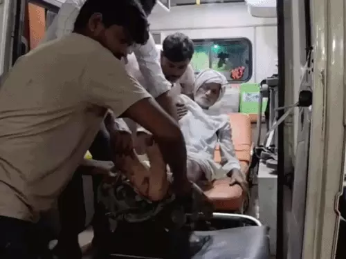 अलवर में जमीन विवाद को लेकर दो पक्षों में खूनी संघर्ष, 5 घायल; 70 साल के बुजुर्ग पर फरसी से हमला, अस्पताल में भर्ती