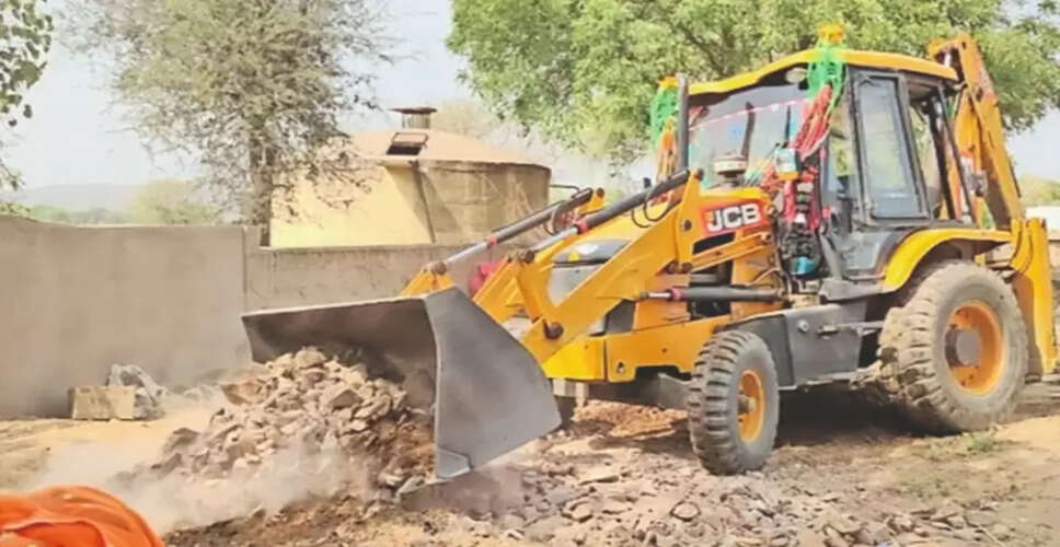 काटली नदी को अतिक्रमण मुक्त कराने के लिए बड़ा अभियान, तीन क्षेत्रों में कार्रवाई; भारी मशीनरी के साथ प्रशासन उतरा मैदान में