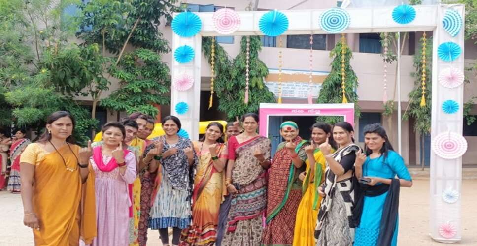 श्रीगंगानगर में बार काउंसिल चुनाव के लिए मतदान में दिखा उत्साह, बड़े बैलेट पेपर ने बढ़ाई मतदाताओं की चुनौती