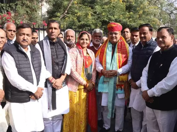 राजस्थान CM ने किसानों के साथ की चाय पर चर्चा, मंदिर में पूजा, नागौर दौरे का दूसरा दिन