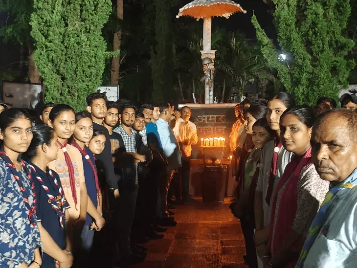 डूंगरपुर में कैंडल मार्च निकाल शहीदों को किया नमन, विभाजन की पीड़ा और विस्थापितों के संघर्ष को किया याद