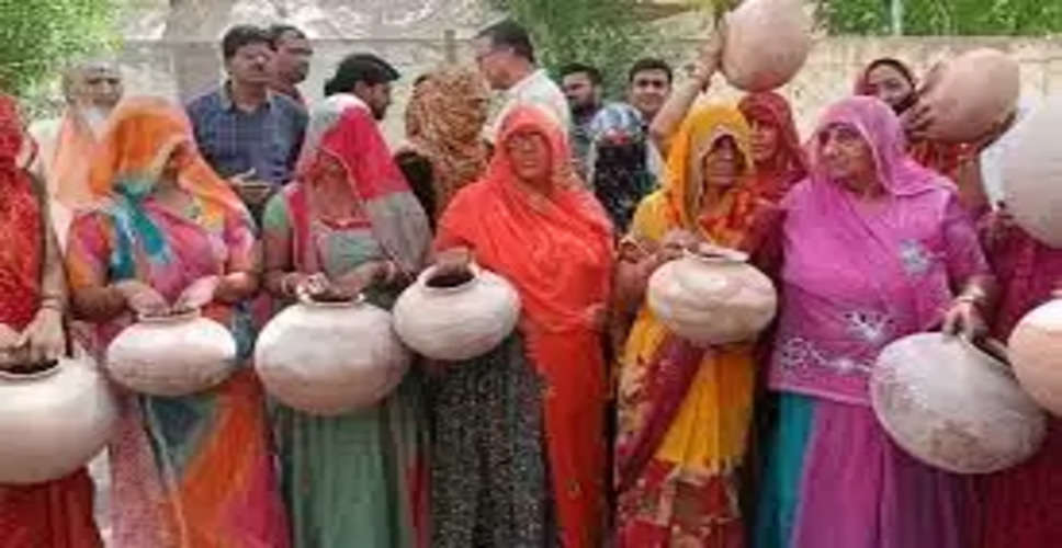 Rajsamand पीपली आचार्यन गांव में पेयजल समस्या, महिलाओं ने फोड़े मटके