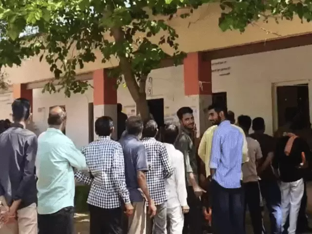 झुंझुनूं में 94 बूथों पर 74.70% मतदान: वार्ड 17 में सबसे ज्यादा वोटिंग, वार्ड 32 में सबसे कम रहा प्रतिशत